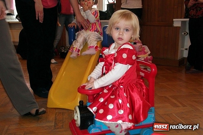 Zdjęcie w galerii na portalu naszraciborz.pl: Wesoło i smacznie, z narodzinami w tle wiadomości z regionu