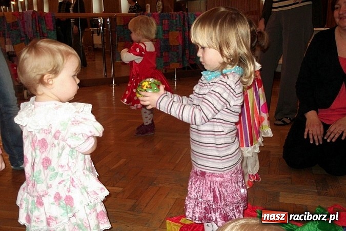 Zdjęcie w galerii na portalu naszraciborz.pl: Wesoło i smacznie, z narodzinami w tle wiadomości z regionu