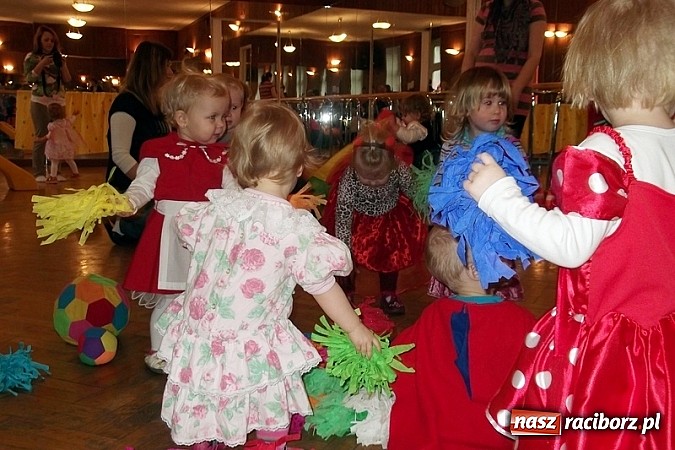 Zdjęcie w galerii na portalu naszraciborz.pl: Wesoło i smacznie, z narodzinami w tle wiadomości z regionu