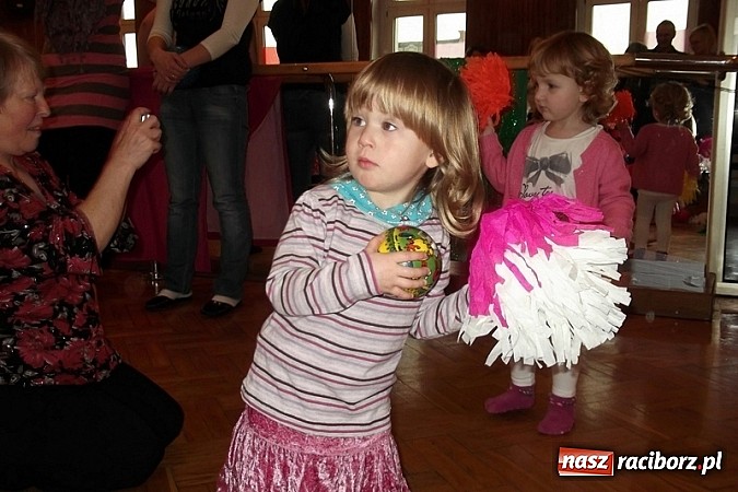 Zdjęcie w galerii na portalu naszraciborz.pl: Wesoło i smacznie, z narodzinami w tle wiadomości z regionu