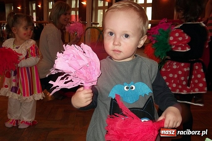 Zdjęcie w galerii na portalu naszraciborz.pl: Wesoło i smacznie, z narodzinami w tle wiadomości z regionu