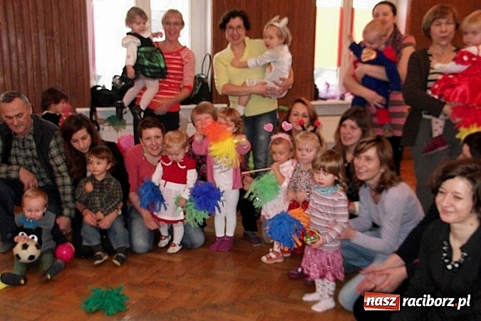 Zdjęcie w galerii na portalu naszraciborz.pl: Wesoło i smacznie, z narodzinami w tle wiadomości z regionu