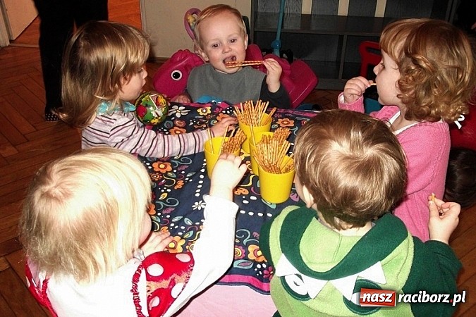 Zdjęcie w galerii na portalu naszraciborz.pl: Wesoło i smacznie, z narodzinami w tle wiadomości z regionu