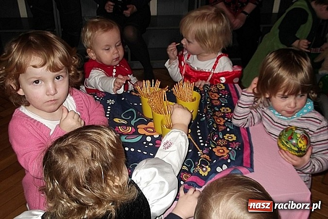 Zdjęcie w galerii na portalu naszraciborz.pl: Wesoło i smacznie, z narodzinami w tle wiadomości z regionu