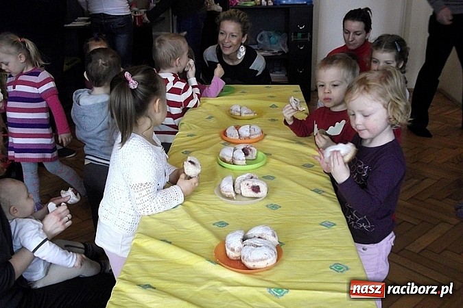 Zdjęcie w galerii na portalu naszraciborz.pl: Wesoło i smacznie, z narodzinami w tle wiadomości z regionu