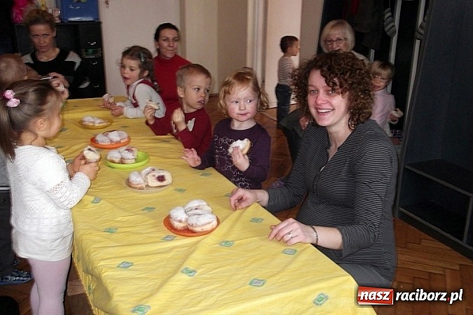 Zdjęcie w galerii na portalu naszraciborz.pl: Wesoło i smacznie, z narodzinami w tle wiadomości z regionu