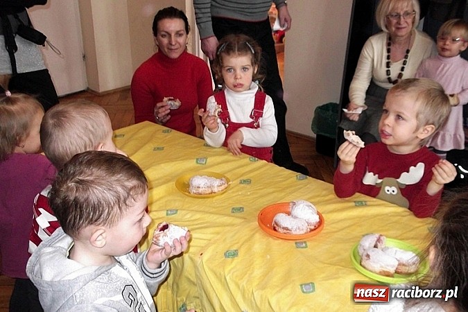 Zdjęcie w galerii na portalu naszraciborz.pl: Wesoło i smacznie, z narodzinami w tle wiadomości z regionu