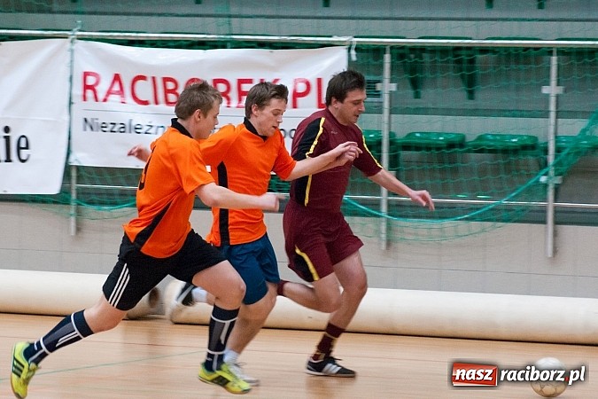 Zdjęcie w galerii na portalu naszraciborz.pl: Bad Boys gromią, Pietrowice gaszą Płomień wiadomości z regionu