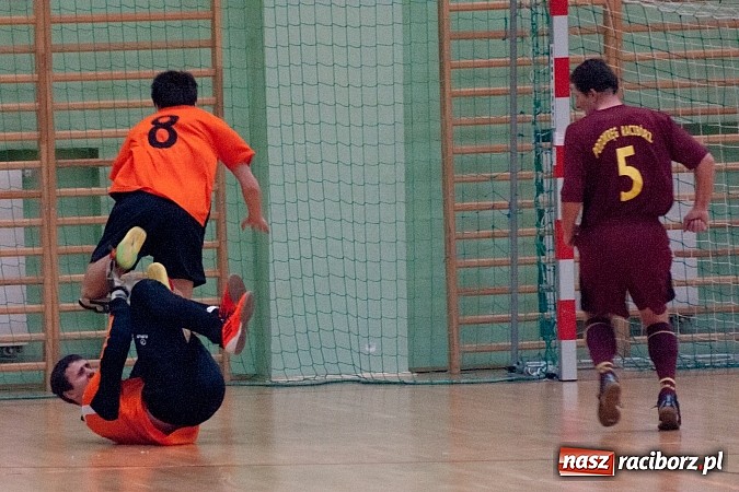 Zdjęcie w galerii na portalu naszraciborz.pl: Bad Boys gromią, Pietrowice gaszą Płomień wiadomości z regionu