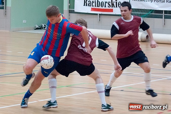 Zdjęcie w galerii na portalu naszraciborz.pl: Bad Boys gromią, Pietrowice gaszą Płomień wiadomości z regionu