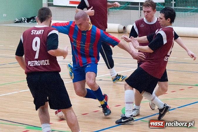 Zdjęcie w galerii na portalu naszraciborz.pl: Bad Boys gromią, Pietrowice gaszą Płomień wiadomości z regionu