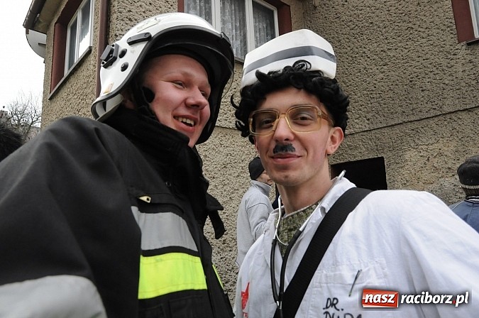 Zdjęcie w galerii na portalu naszraciborz.pl: Ber chodzi po wsiach, ale młodych dziewczyn niestety nie spotkał wiadomości z regionu