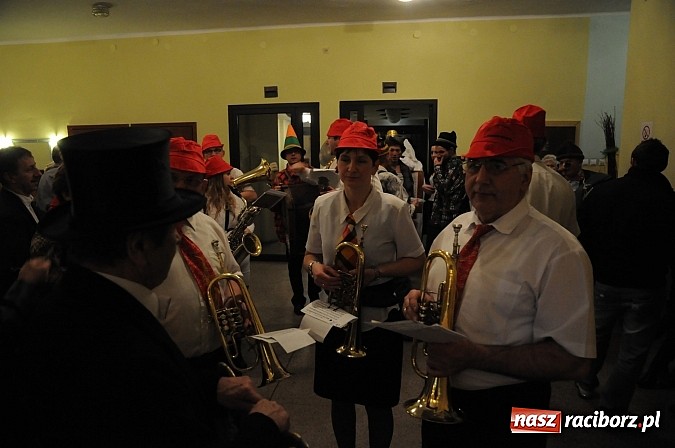 Zdjęcie w galerii na portalu naszraciborz.pl: Ostatki w Krzanowicach tradycyjnie z pogrzebaniem basa wiadomości z regionu