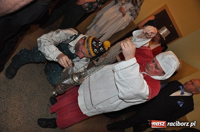 Zdjęcie w galerii na portalu naszraciborz.pl: Ostatki w Krzanowicach tradycyjnie z pogrzebaniem basa wiadomości z regionu