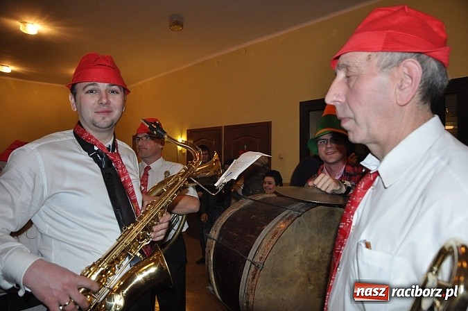 Zdjęcie w galerii na portalu naszraciborz.pl: Ostatki w Krzanowicach tradycyjnie z pogrzebaniem basa wiadomości z regionu