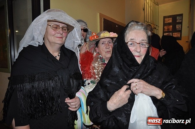 Zdjęcie w galerii na portalu naszraciborz.pl: Ostatki w Krzanowicach tradycyjnie z pogrzebaniem basa wiadomości z regionu