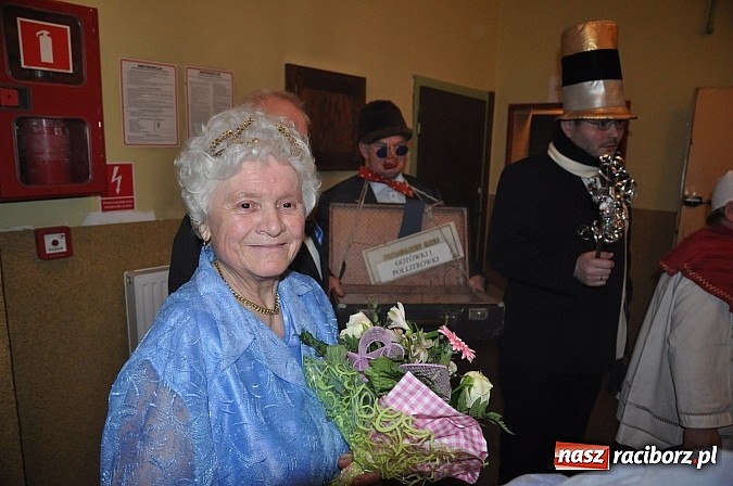 Zdjęcie w galerii na portalu naszraciborz.pl: Ostatki w Krzanowicach tradycyjnie z pogrzebaniem basa wiadomości z regionu