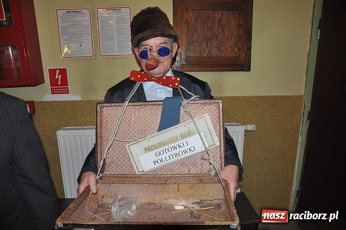 Zdjęcie w galerii na portalu naszraciborz.pl: Ostatki w Krzanowicach tradycyjnie z pogrzebaniem basa wiadomości z regionu