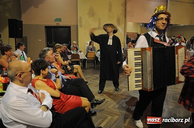 Zdjęcie w galerii na portalu naszraciborz.pl: Ostatki w Krzanowicach tradycyjnie z pogrzebaniem basa wiadomości z regionu