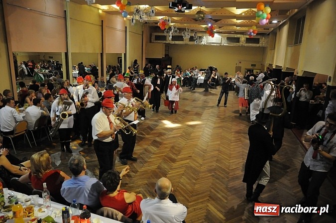 Zdjęcie w galerii na portalu naszraciborz.pl: Ostatki w Krzanowicach tradycyjnie z pogrzebaniem basa wiadomości z regionu