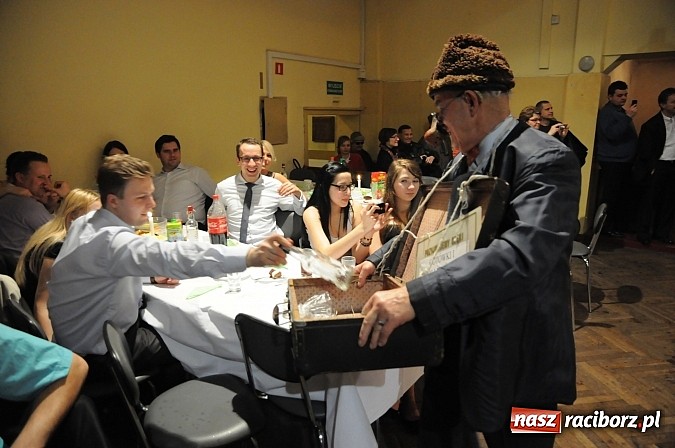 Zdjęcie w galerii na portalu naszraciborz.pl: Ostatki w Krzanowicach tradycyjnie z pogrzebaniem basa wiadomości z regionu