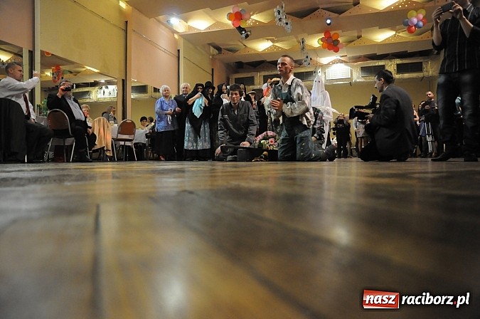 Zdjęcie w galerii na portalu naszraciborz.pl: Ostatki w Krzanowicach tradycyjnie z pogrzebaniem basa wiadomości z regionu