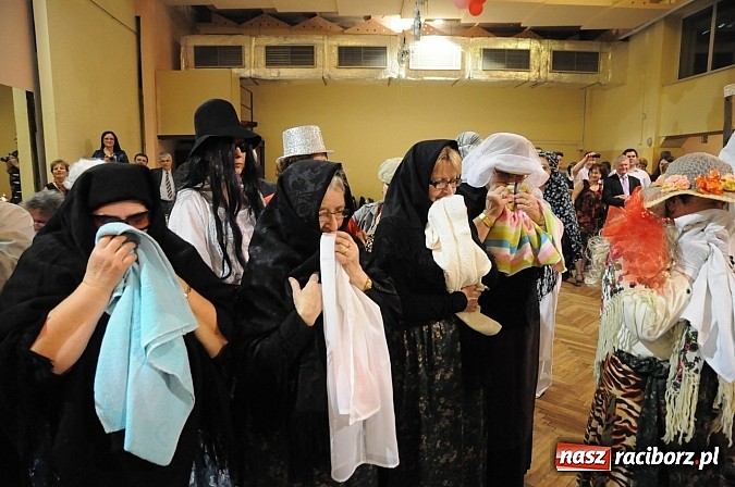 Zdjęcie w galerii na portalu naszraciborz.pl: Ostatki w Krzanowicach tradycyjnie z pogrzebaniem basa wiadomości z regionu