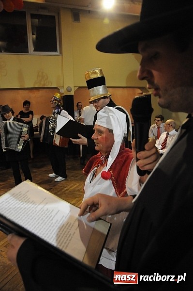 Zdjęcie w galerii na portalu naszraciborz.pl: Ostatki w Krzanowicach tradycyjnie z pogrzebaniem basa wiadomości z regionu