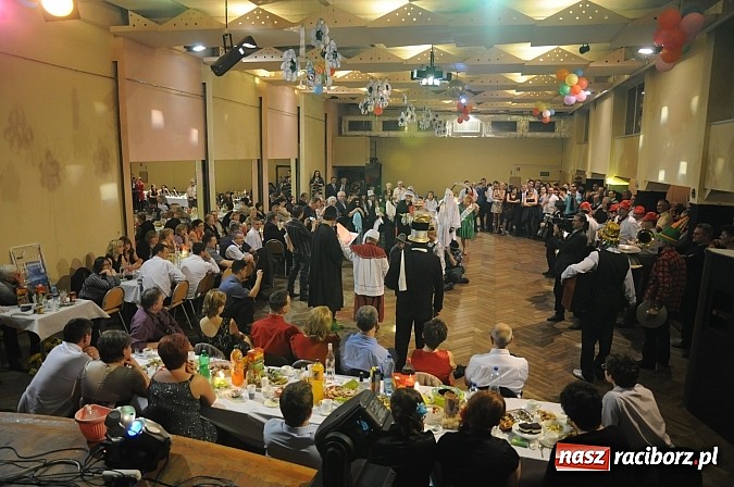 Zdjęcie w galerii na portalu naszraciborz.pl: Ostatki w Krzanowicach tradycyjnie z pogrzebaniem basa wiadomości z regionu