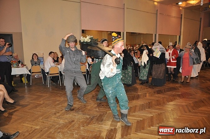 Zdjęcie w galerii na portalu naszraciborz.pl: Ostatki w Krzanowicach tradycyjnie z pogrzebaniem basa wiadomości z regionu