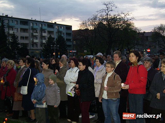 Zdjęcie w galerii na portalu naszraciborz.pl: Koncert papieski na pl. Długosza wiadomości z regionu
