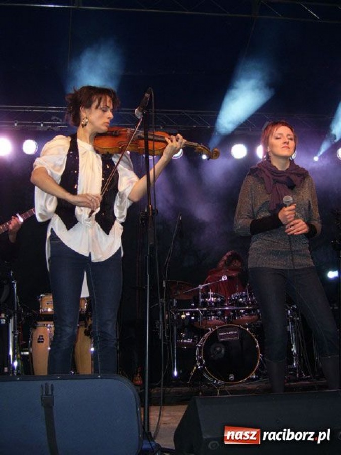 Zdjęcie w galerii na portalu naszraciborz.pl: Koncert papieski na pl. Długosza wiadomości z regionu