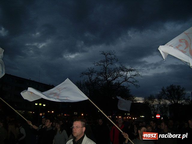 Zdjęcie w galerii na portalu naszraciborz.pl: Koncert papieski na pl. Długosza wiadomości z regionu