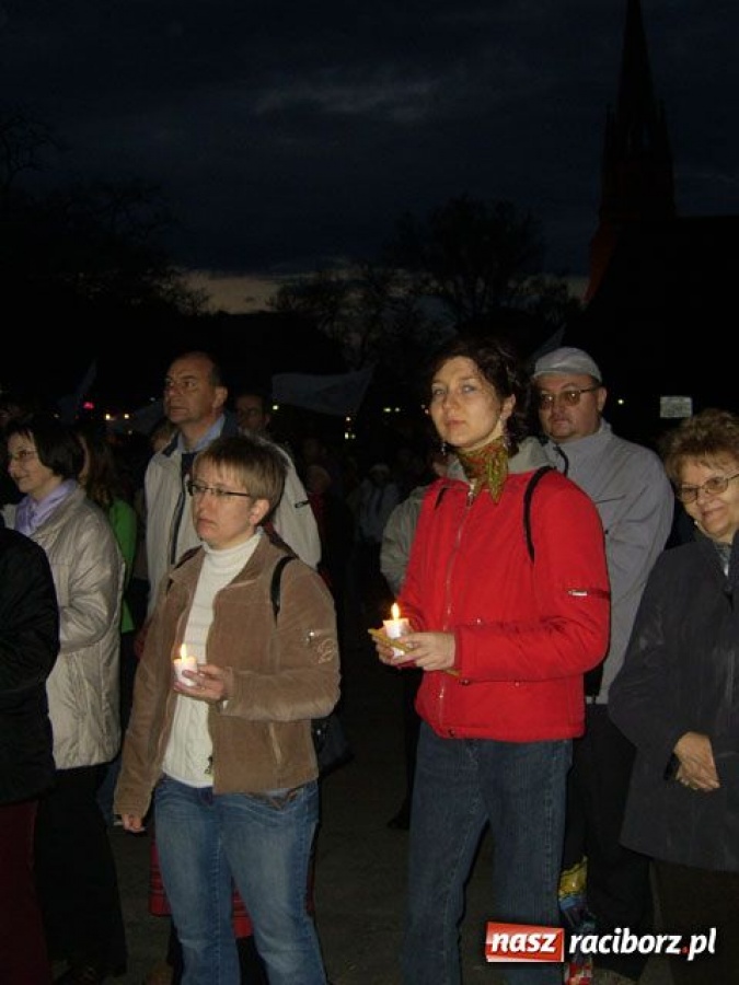 Zdjęcie w galerii na portalu naszraciborz.pl: Koncert papieski na pl. Długosza wiadomości z regionu