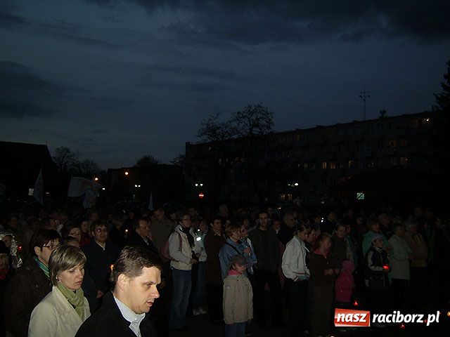 Zdjęcie w galerii na portalu naszraciborz.pl: Koncert papieski na pl. Długosza wiadomości z regionu