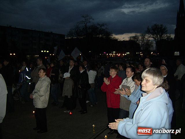 Zdjęcie w galerii na portalu naszraciborz.pl: Koncert papieski na pl. Długosza wiadomości z regionu