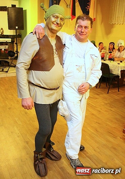 Zdjęcie w galerii na portalu naszraciborz.pl: Grzebanie basa w DFK w Nędzy wiadomości z regionu