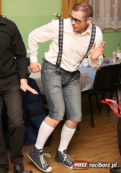 Zdjęcie w galerii na portalu naszraciborz.pl: Grzebanie basa w DFK w Nędzy wiadomości z regionu