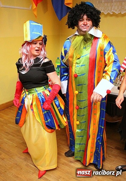 Zdjęcie w galerii na portalu naszraciborz.pl: Grzebanie basa w DFK w Nędzy wiadomości z regionu