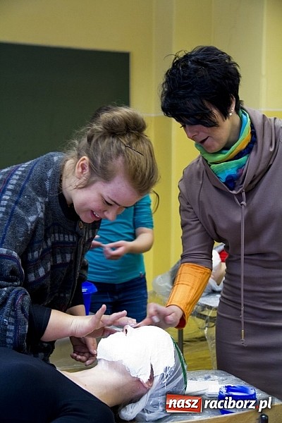 Zdjęcie w galerii na portalu naszraciborz.pl: W Kasprowiczu powstają maski weneckie wiadomości z regionu