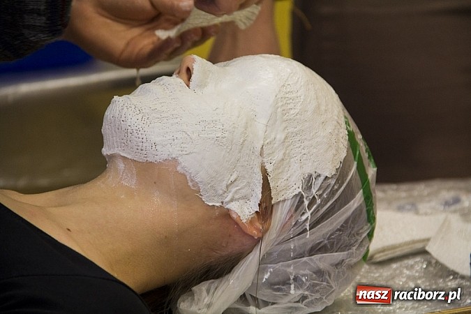 Zdjęcie w galerii na portalu naszraciborz.pl: W Kasprowiczu powstają maski weneckie wiadomości z regionu