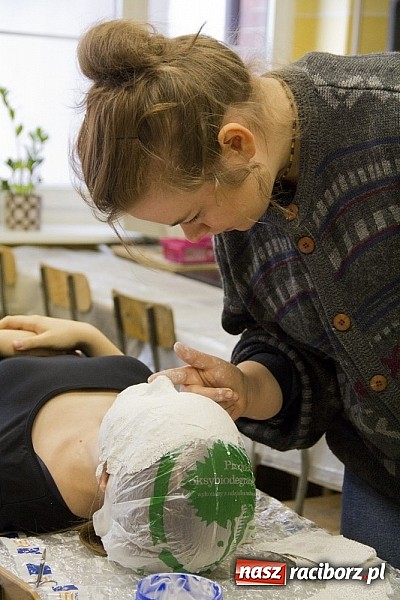 Zdjęcie w galerii na portalu naszraciborz.pl: W Kasprowiczu powstają maski weneckie wiadomości z regionu