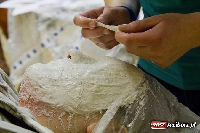 Zdjęcie w galerii na portalu naszraciborz.pl: W Kasprowiczu powstają maski weneckie wiadomości z regionu