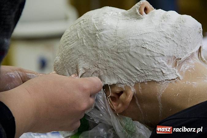 Zdjęcie w galerii na portalu naszraciborz.pl: W Kasprowiczu powstają maski weneckie wiadomości z regionu