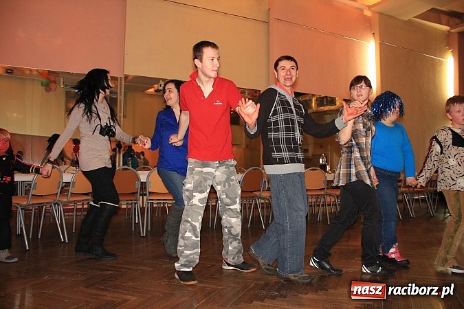 Zdjęcie w galerii na portalu naszraciborz.pl: Integracyjnie i karnawałowo w DK Krzanowice wiadomości z regionu