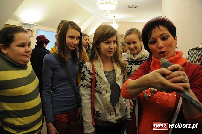 Zdjęcie w galerii na portalu naszraciborz.pl: Ferie na zamku. W pierwszym dniu tłumy. W piątek spotkanie z Japonią i Crazy Clubem wiadomości z regionu