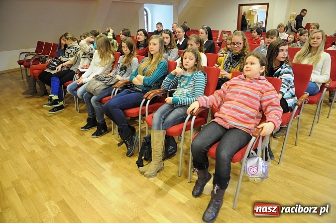 Zdjęcie w galerii na portalu naszraciborz.pl: Ferie na zamku. W pierwszym dniu tłumy. W piątek spotkanie z Japonią i Crazy Clubem wiadomości z regionu