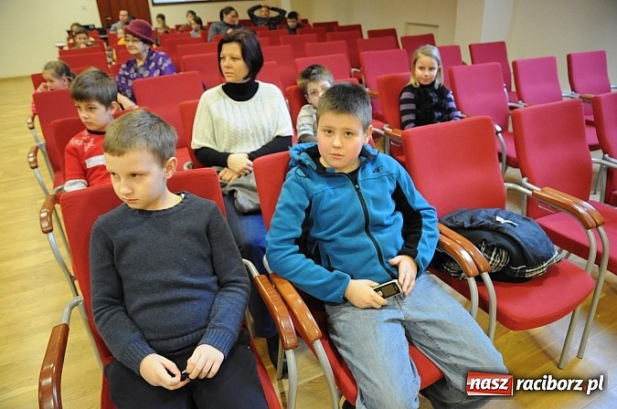 Zdjęcie w galerii na portalu naszraciborz.pl: Ferie na zamku. W pierwszym dniu tłumy. W piątek spotkanie z Japonią i Crazy Clubem wiadomości z regionu