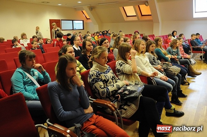 Zdjęcie w galerii na portalu naszraciborz.pl: Ferie na zamku. W pierwszym dniu tłumy. W piątek spotkanie z Japonią i Crazy Clubem wiadomości z regionu