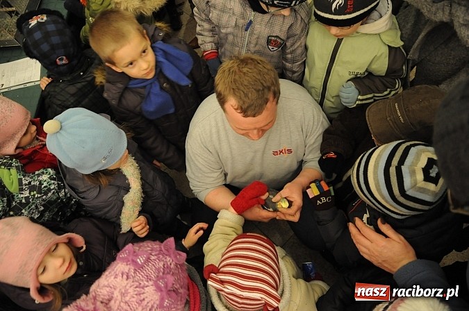 Zdjęcie w galerii na portalu naszraciborz.pl: Ferie na zamku. W pierwszym dniu tłumy. W piątek spotkanie z Japonią i Crazy Clubem wiadomości z regionu